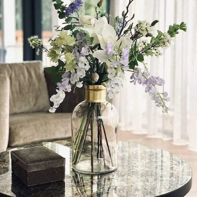 fresh flowers coffee table decor